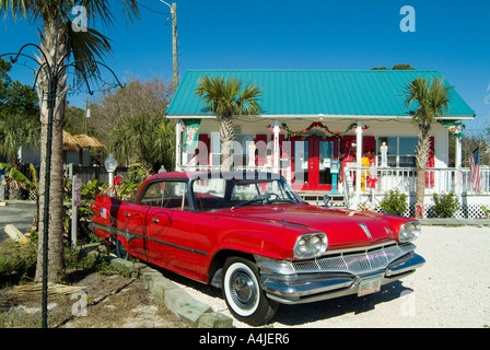 Voiture Vintage rouge, Dauphin Island, Alabama Banque D'Images