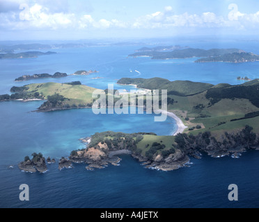 Vue aérienne des îles, Bay of Islands, Northland, Nouvelle-Zélande Banque D'Images