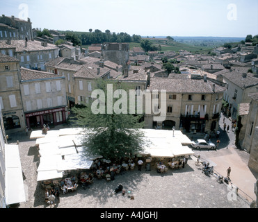 Place De L'église monolithe, Saint-Emilion, Gironde. Aquitaine, France Banque D'Images