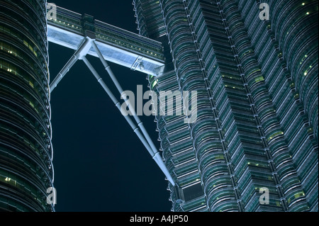 Détail de la Tour 1242 à Kuala Lumpur la nuit. Banque D'Images