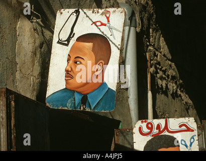 Boutique de coiffeur signe à Tripoli Libye Banque D'Images