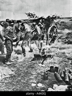 L'artillerie allemande en action sur le front de l'Est, 1941. Artiste : Inconnu Banque D'Images