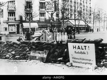 Point de contrôle allemand, Paris, 1940-1944. Artiste : Inconnu Banque D'Images