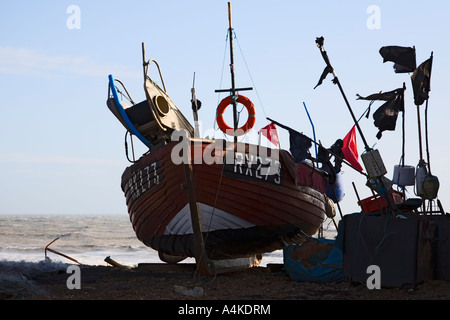 La flotte de pêche en fonction de la plage de Hastings RX273 Banque D'Images