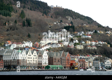 Devantures et maisons sur la côte de Bergen en Norvège. Banque D'Images