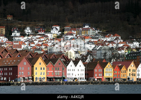 Devantures et maisons sur la côte de Bergen en Norvège. Banque D'Images