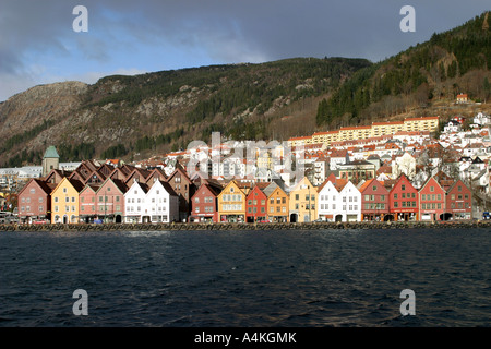 Devantures et maisons sur la côte de Bergen en Norvège. Banque D'Images