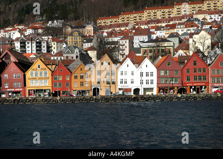 Devantures et maisons sur la côte de Bergen en Norvège. Banque D'Images