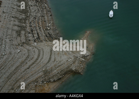 La France, le Jura, le Lac de Vouglans avec niveau d'eau bas, high angle view Banque D'Images