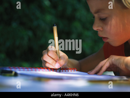 Faire des devoirs de l'enfant Banque D'Images