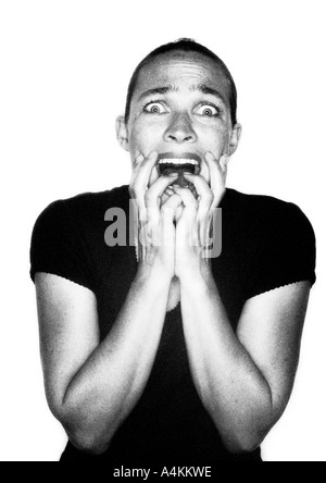 Femme criant dans l'horreur, portrait Banque D'Images