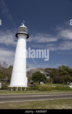 Phare de Biloxi est un monument situé au milieu de la route U S 90 dans le Mississippi Banque D'Images