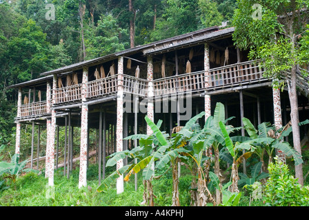 Une longue Iban house au Sarawak Cultural Centre Banque D'Images