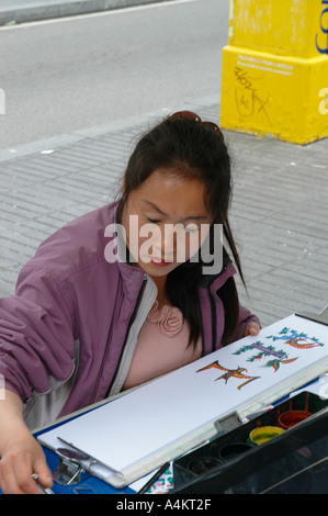 Las Ramblas de Barcelone, rue asiatique peintre Banque D'Images