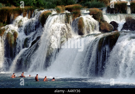 Cascade dans le Parc National de Krk près de Sibenik Croatie Banque D'Images