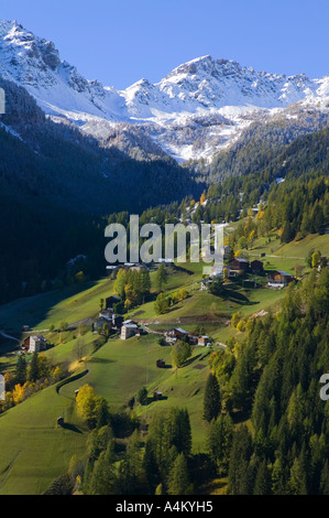 Vue sur vallée alpine Banque D'Images