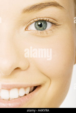 Woman's smiling face, extreme close-up Banque D'Images