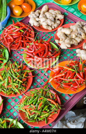 Chili et gingembre à vendre sur le marché de Kuching Sarawak Malaisie Banque D'Images