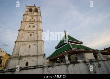 Tour de guet de minaret carré de la mosquée Kampung Kling sur Jalan Tukang EMAS également connu sous le nom de Harmony Street, dans Chinatown Malacca Banque D'Images