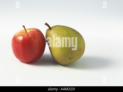 Poire et pomme rouge Banque D'Images