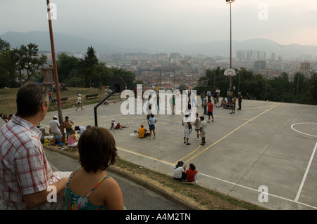 Aire de jeux dans le district de Begona, surplombant la ville de Bilbao, Espagne Banque D'Images