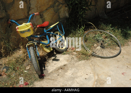 Childs Bike à Parga Greece Banque D'Images