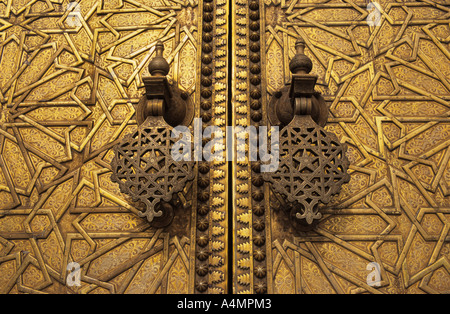 Fes el Bali, au Maroc. Les portes principales de la Dar El Makhzen palace Banque D'Images