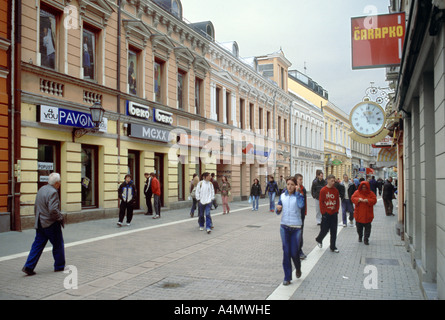 Les passants à Karadordevica Street, Banja Luka, Bosnie et Herzégovine Banque D'Images