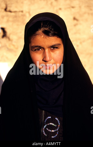 Portrait de jeune fille portant un tchador iranien, l'Iran Banque D'Images