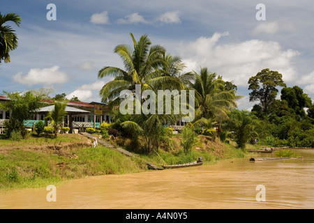 Malaisie Bornéo Sarawak Rejang River au-dessus de la maison longue rivière rapids Aloha Gardens Banque D'Images