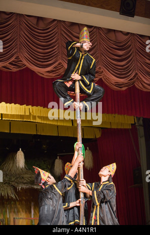 Malaisie Bornéo Sarawak Cultural Village Melanau danse Alu Alu tribu Banque D'Images