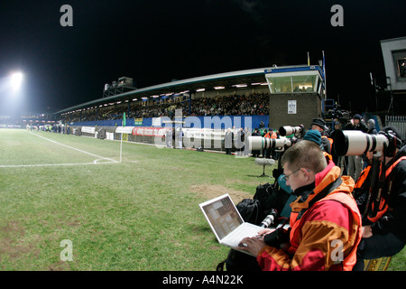 Dans photos photographes sur le fil en face de l'Afrique restent debout pendant un match amical international Banque D'Images