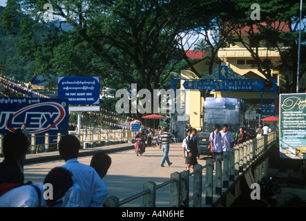 Thaïlande Mae Sai rejoindre pont point le plus au nord de la frontière du Myanmar en Thaïlande Banque D'Images