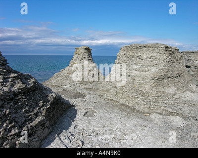 Byerums Raukar extraordinaire des formes spéciales de calcaire en Byerum sur la côte ouest de l'île de Oland Banque D'Images