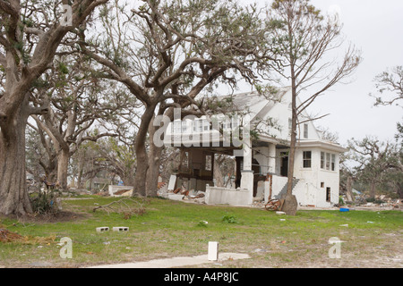 Rez-de-chaussée de la maison de plage à Biloxi Mississippi vidé lorsque l'ouragan Katrina a dévasté la côte du golfe du Mississippi Banque D'Images