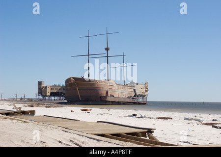 Treasure Bay Casino en forme de bateau pirate est vidé et échoué par l'ouragan Katrina à Biloxi Mississippi Banque D'Images