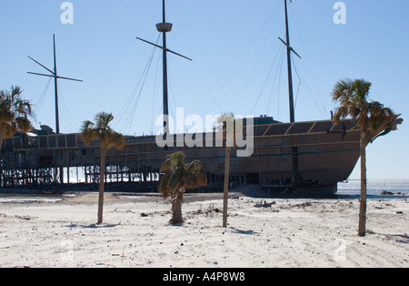 Treasure Bay Casino en forme de bateau pirate est vidé et échoué par l'ouragan Katrina à Biloxi Mississippi Banque D'Images