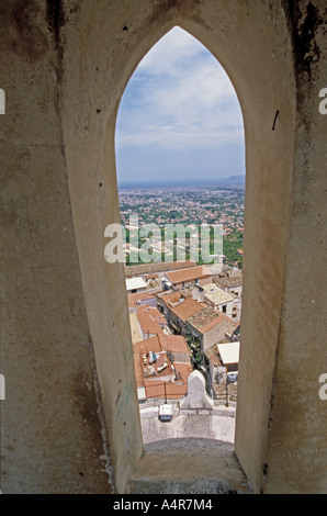 Italie, Province de Palerme, Sicile, Monreale - vue d'une arche de la cathédrale de Monreale arabo-normand, face à Palerme Banque D'Images