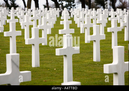 Tombes de guerre au cimetière militaire américain de Coleville-sur-Mer, Normandie, France Banque D'Images