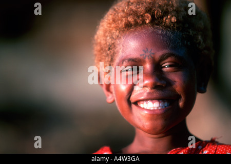 Une jeune fille de Linette Tembin village sur la côte ouest de l'Irlande Nouvelle Tembin Irlande nouvelle Province Papouasie-Nouvelle-Guinée Banque D'Images