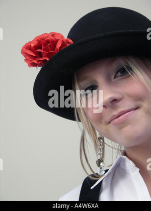 Rose rouge sur Black Hat Banque D'Images