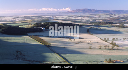 Un hiver glacial paysage pittoresque à l'ensemble d'Annandale Criffel et l'estuaire de Solway, Dumfries et Galloway Scotland UK Banque D'Images