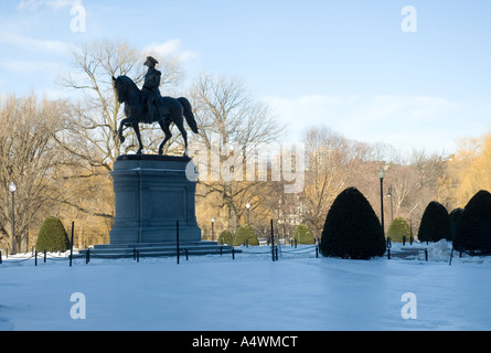La statue de George Washington dans le Jardin Public de Boston Banque D'Images