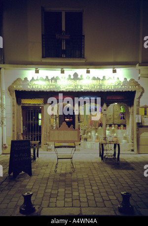 French Street at night Banque D'Images