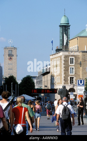 Les personnes à la rue commerçante Koenigstrasse Stuttgart Allemagne Banque D'Images