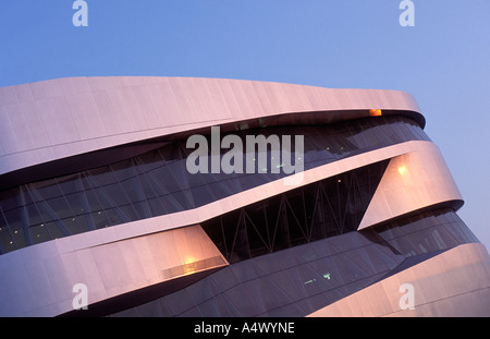 Nouveau musée Mercedes Benz à Stuttgart Untertuerkheim Baden Württemberg Allemagne Banque D'Images