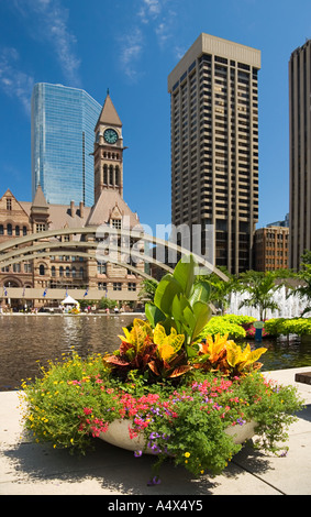 Ancien Hôtel de Ville, au Nathan Phillips Square, Toronto, Ontario, Canada Banque D'Images