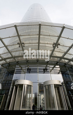 L'entrée de la porte tournante à rwe tower, appelé Power Tower, le siège de l'Allemagnes plus grand fournisseur d'électricité, Essen, nrw Banque D'Images