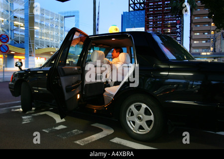 Taxi à la gare de Miyazaki, Miyazaki, l'île de Kyushu, Japon Banque D'Images