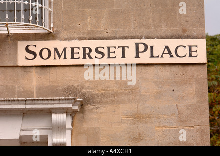 SOMERSET PLACE À BATH UK UNE RUE GÉORGIENNE APPARTIENT ACTUELLEMENT À L'UNIVERSITÉ DE BATH SPA Banque D'Images